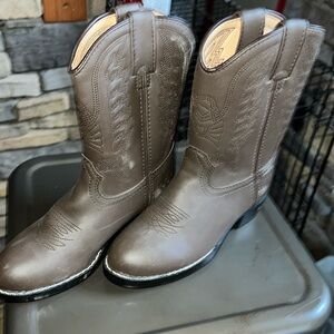 Durango Kid’s Distress Boot 
child size 12